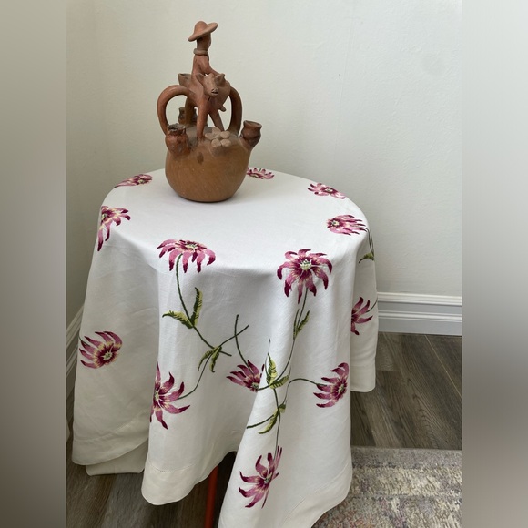 100% French Linen Floral Hand Embroidered Tablecloth White and Pink Clematis - Picture 2 of 10
